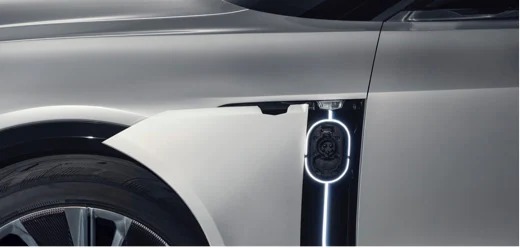 JEDES ELEKTROFAHRZEUG BEWEGT SICH. NUR EINES BEWEGT SIE.